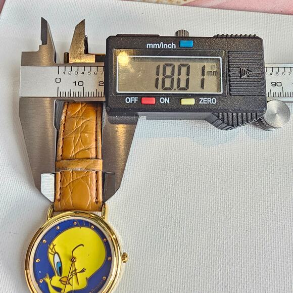 1994 Armitron Tweety Bird Watch Quartz Analog 33.9mm Face Brown Leather Strap - Picture 16 of 16